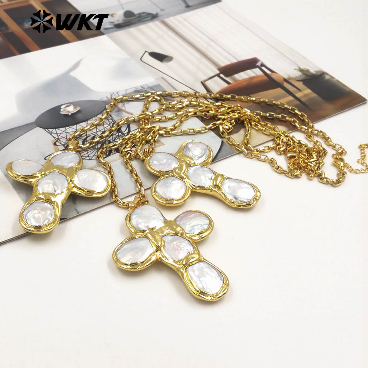 Pearl Trim Chain - WT-JN349 Collier en forme de croix
